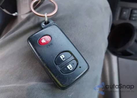 2010 Toyota Rav4 Limited V6 z USA, uszkodzony, nr VIN 2T3YK4DV5AW005704